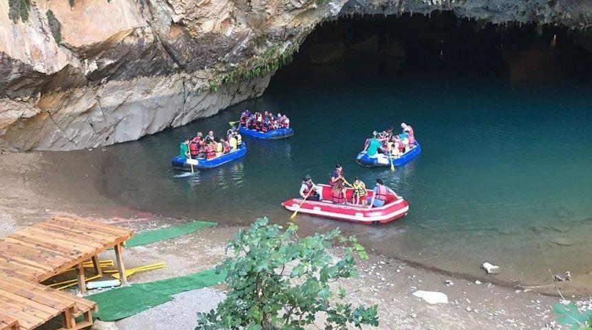 Altınbeşik Mağarası Ziyaret&ccedil;ilerin Akınına Uğradı