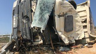 Bursa’da Kamyon Çelik Bariyerlere Çarptı: 1 Ölü