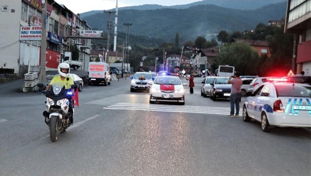 Fırat Kalkanı Şehidinin Kardeşine Polisten D&uuml;ğ&uuml;n Konvoyu
