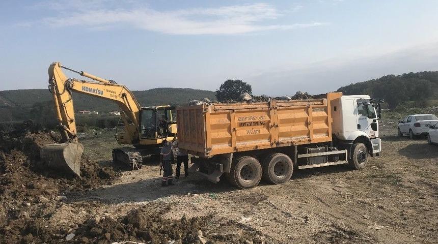 &Ccedil;evreye Duyarsızca Atılan Kurban Atıkları Ekiplerce Toplandı