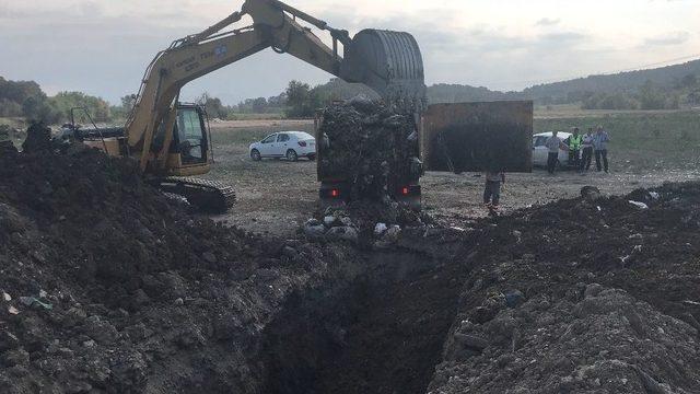 Çevreye Duyarsızca Atılan Kurban Atıkları Ekiplerce Toplandı