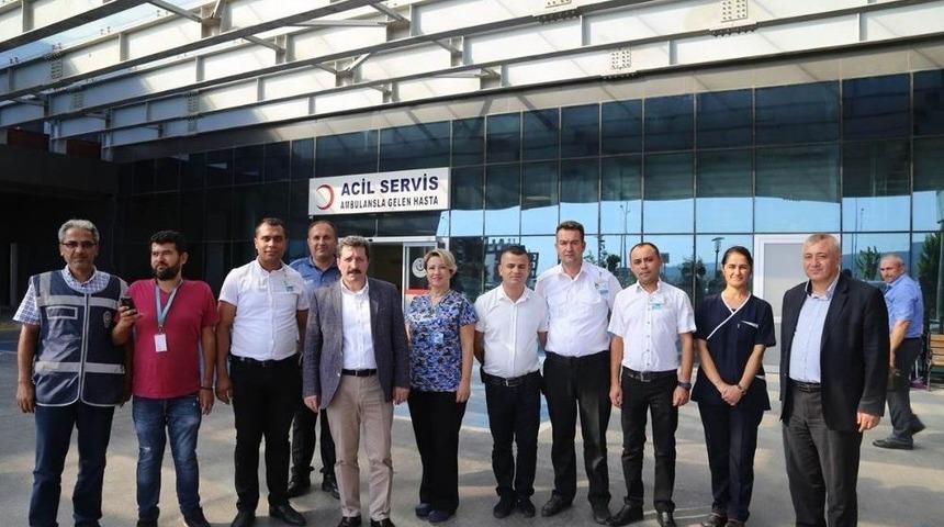 Vali Tavlı, Mehmet Akif Ersoy Devlet Hastanesinde Vatandaşlarla Bayramlaştı