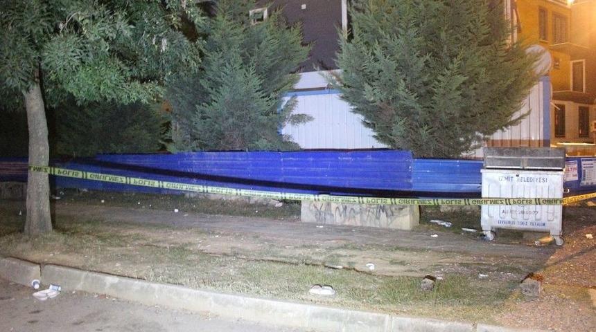 D&uuml;ğ&uuml;n Yerinde Alkol Alanları Uyaran 2 Kişi Bı&ccedil;aklandı