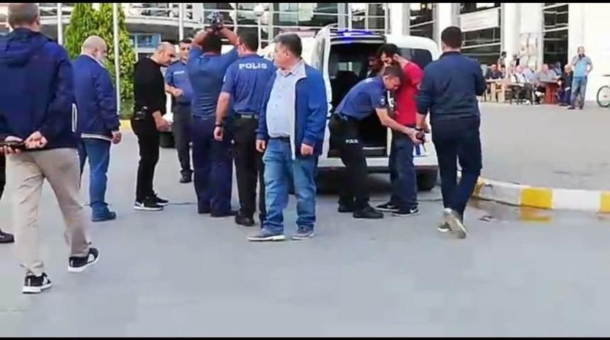 Polis Kurşunuyla Yaralanan Hırsızlık Ş&uuml;phelisinin Yakınları Hastanede Kavga &Ccedil;ıkardı: 3&rsquo;&uuml; Polis 6 Yaralı