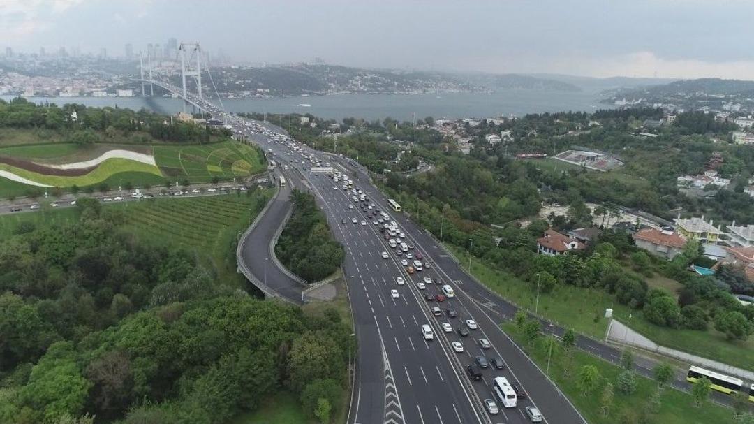 İstanbul&rsquo;da Okula Uyumun İlk G&uuml;n&uuml;nde Oluşan Trafik Yoğunluğu Havadan G&ouml;r&uuml;nt&uuml;lendi