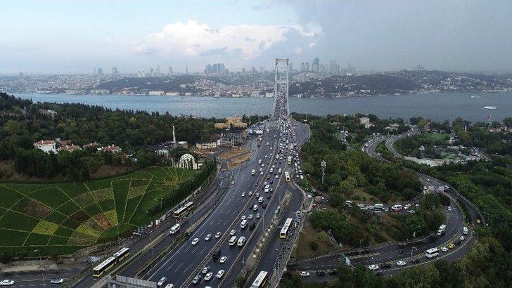 İstanbul’da Okula Uyumun İlk Gününde Oluşan Trafik Yoğunluğu Havadan Görüntülendi G2