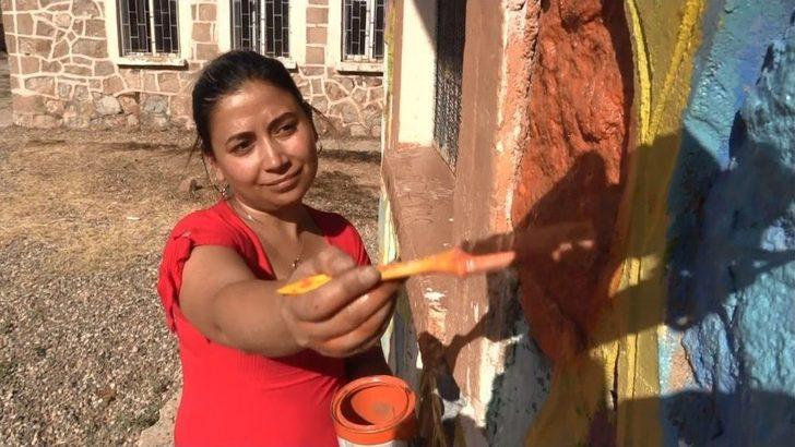 Fedakar Öğretmenler Duvar Boyayıp, Kapı Pencere Sildi G3