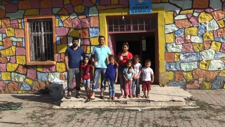 Fedakar Öğretmenler Duvar Boyayıp, Kapı Pencere Sildi G2