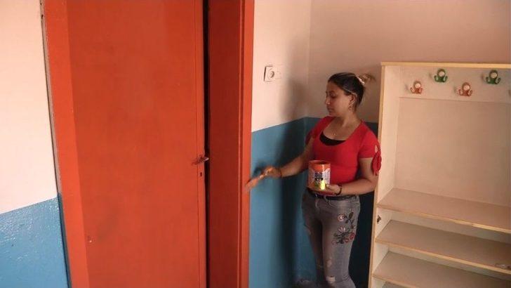Fedakar Öğretmenler Duvar Boyayıp, Kapı Pencere Sildi G4