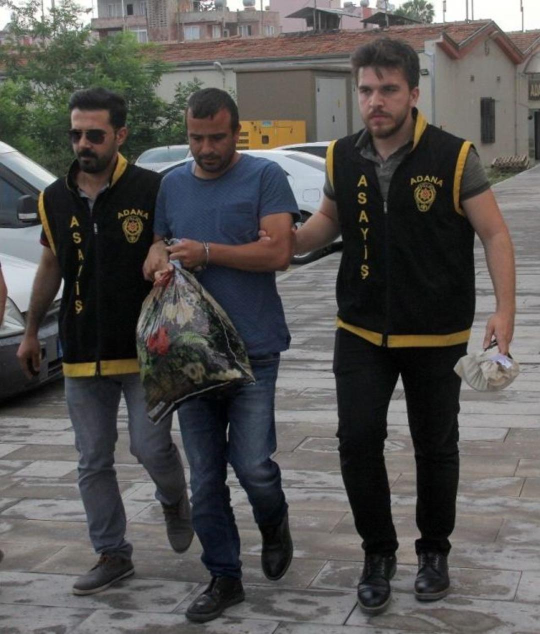 Vatandaşı Dolandırıp &Ccedil;iftlik Kurdu