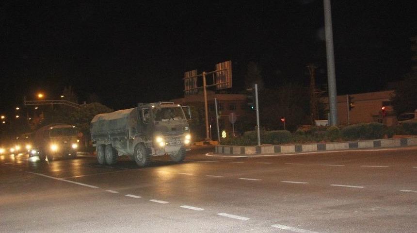Suriye&rsquo;ye Askeri Sevkıyat Sabaha Kadar S&uuml;rd&uuml;