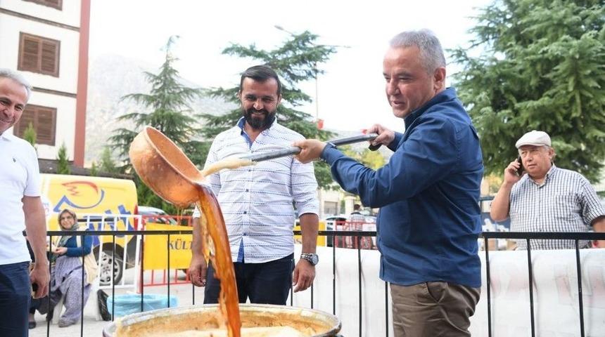 Başkan B&ouml;cek, Elmalı&rsquo;da Pekmez Şenliğine Katıldı