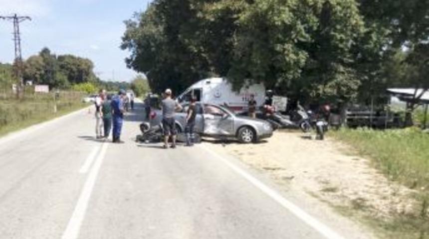 Motosiklet Otomobile &Ccedil;arptı: 1 &Ouml;l&uuml;