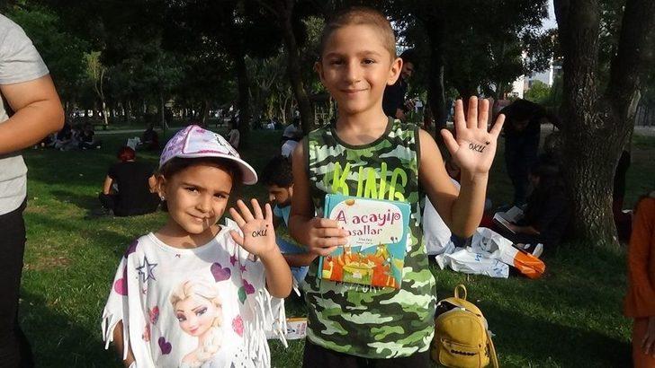 Gençler Başlattı, 7’den 70’e Vatandaşlar Kitap Okudu G1