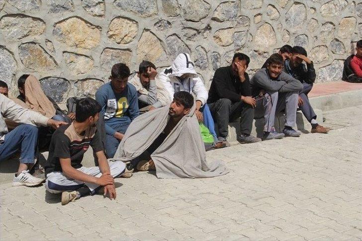Başkale’de 40 Kaçak Göçmen Yakalandı G1
