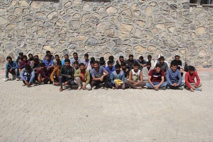 Başkale’de 40 Kaçak Göçmen Yakalandı G4