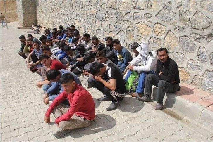 Başkale’de 40 Kaçak Göçmen Yakalandı G5