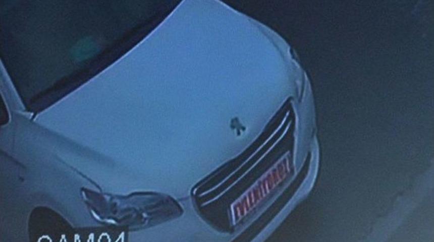 "evleniyoruz, Mutluyuz" Yazılı Otomobil İle Gelip Cep Telefonu Çaldılar