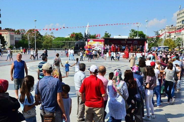 Bedava Dondurma Kuyruğu Metrelerce Uzadı G1