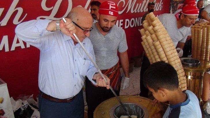 Bedava Dondurma Kuyruğu Metrelerce Uzadı G5