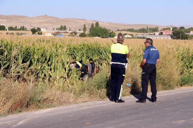 Otomobil Mısır Tarlasına Uçtu: 2 Yaralı