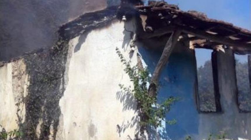 Kumru’da Ev Yangını