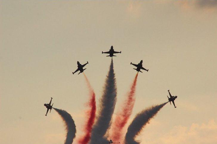 Türk Yıldızları’nın Gösterisi Nefes Kesti G5