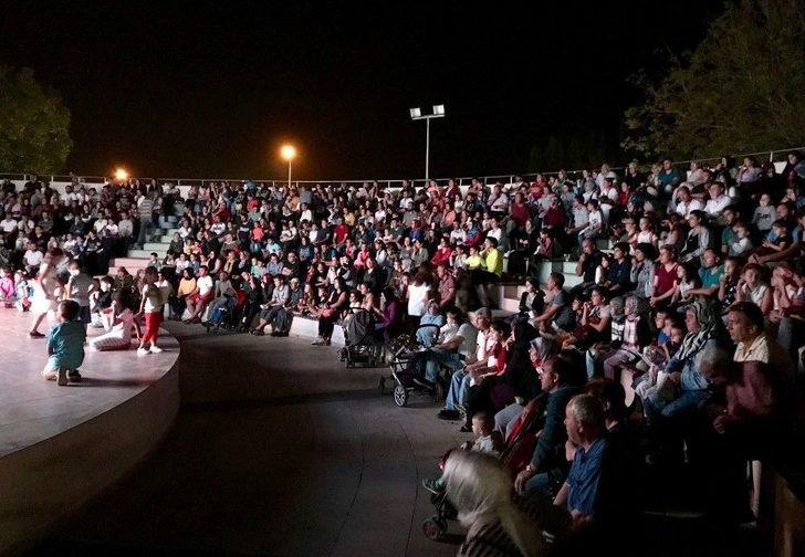 Bigalıların Açık Havada Sinema Keyfi G1