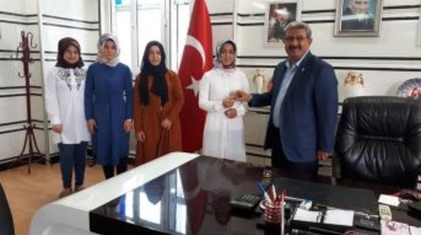 Altıntaş’ta Kazanan Öğrenciler Ödüllendirildi