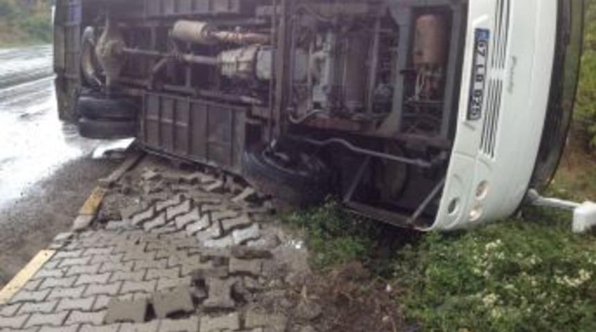 Zonguldak&rsquo;ta İş&ccedil;i Servisi Devrildi: 9 Yaralı