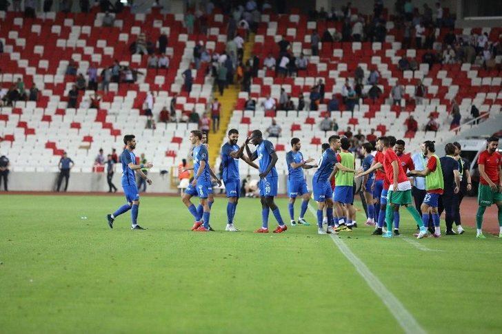 Spor Toto Süper Lig: Demir Grup Sivasspor: - Kasımpaşa: 3 (maç Sonucu) G2