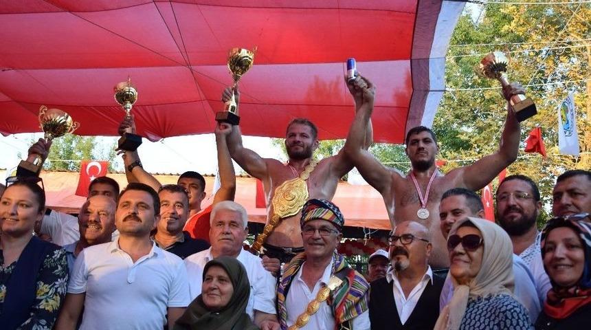 285. Çardak Yağlı Pehlivan Güreşlerinde Başpehlivan Balaban Oldu