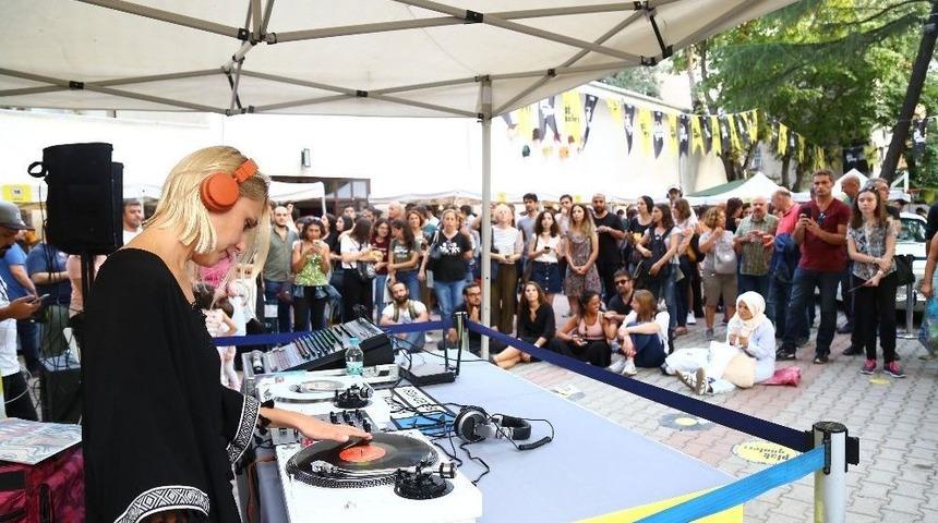 Polonya’dan Türkiye’ye Uzanan Plak Sevdası