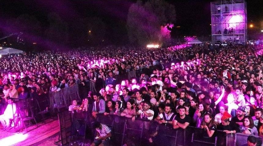 Gen&ccedil;lik Festivali Selda Bağcan Ve Teoman Konseri İle Sona Erdi