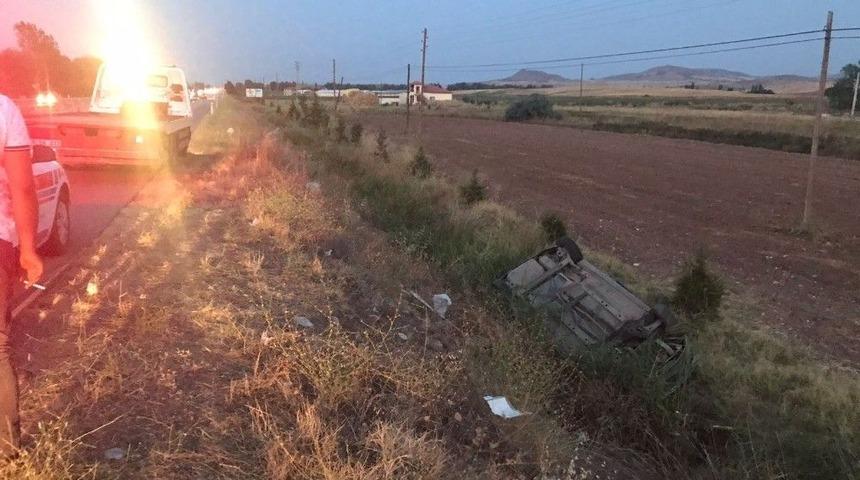 Otomobil Şarampole Devrildi