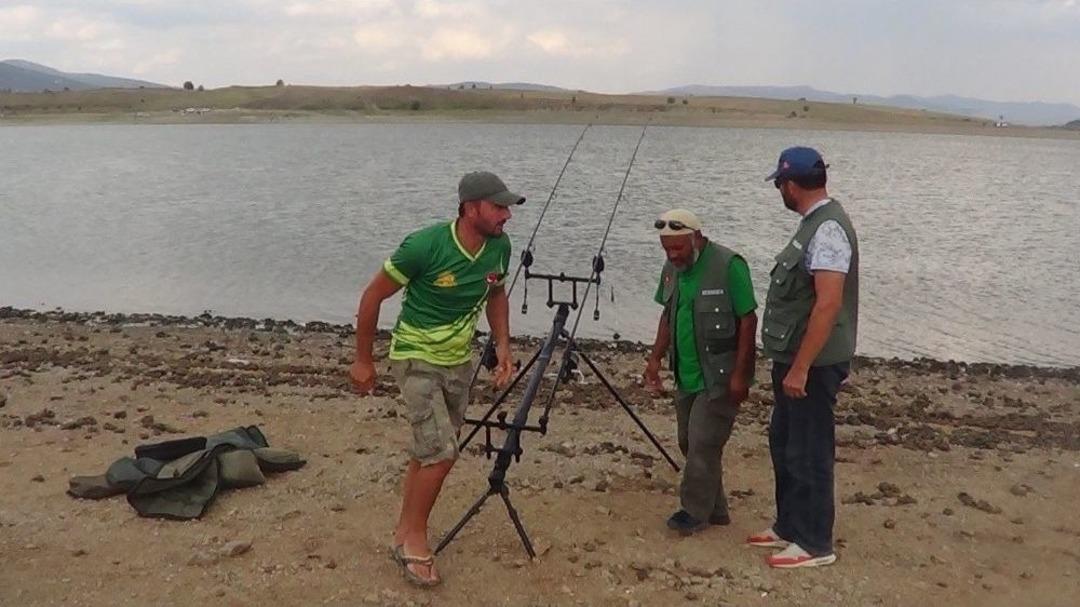 Kıyasıya Yarışan Balık&ccedil;ılar Sosyal Mesaj Verdi
