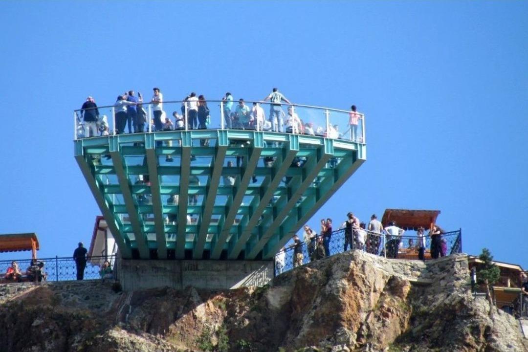 Torul Kalesi Cam Seyir Terasında Bayram Bereketi