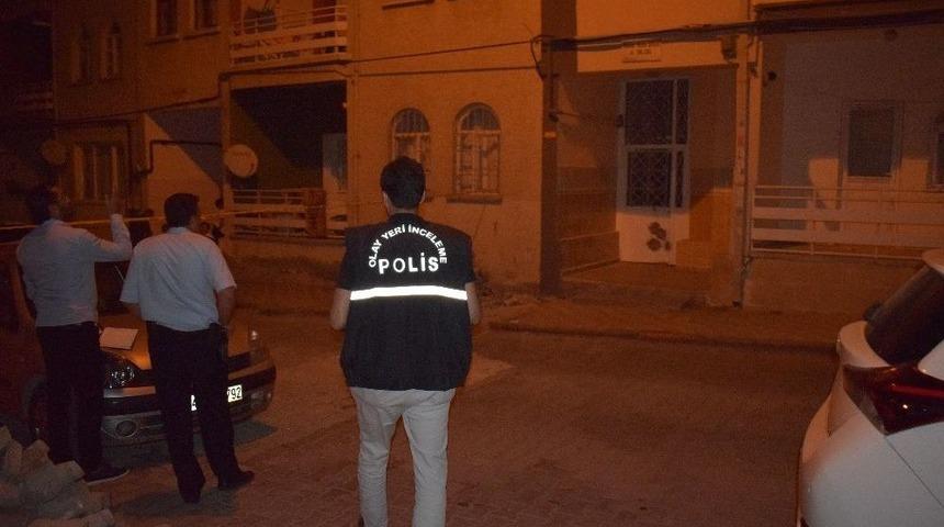 Apartmana Pompalı T&uuml;fekle Saldırı Mahallede Korkuya Neden Oldu