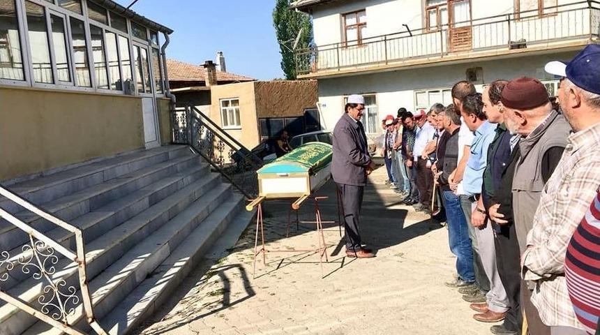 G&ouml;lde Boğularak Hayatını Kaybeden Gen&ccedil; Toprağa Verildi