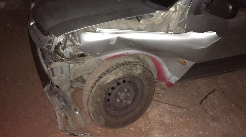 İki Otomobil Kafa Kafaya &Ccedil;arpıştı : 5 Yaralı