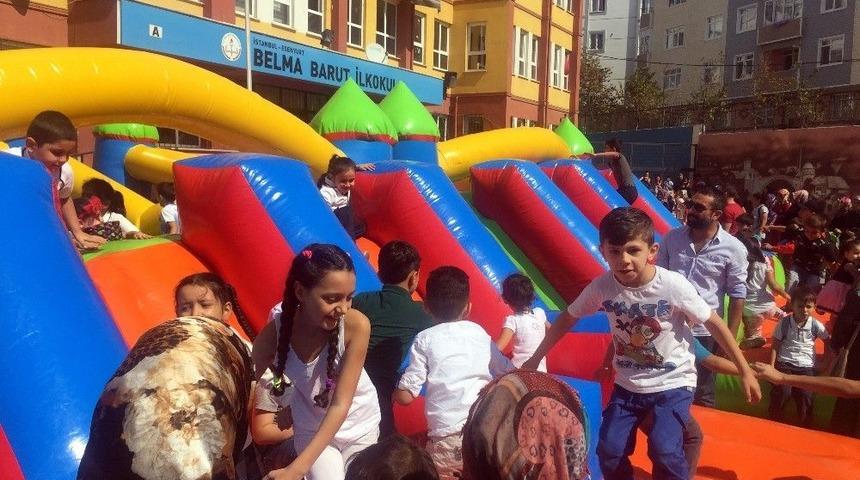 (&ouml;zel) Okula Başlayan Minikler Ailelerinden Ayrılırken G&ouml;zyaşı D&ouml;kt&uuml;