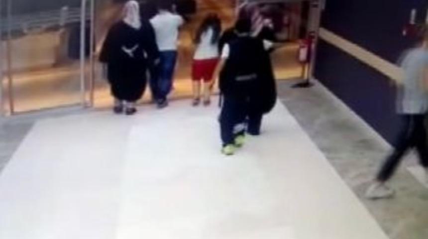 (&ouml;zel) Hastanede Ger&ccedil;ekleşen Cep Telefonu Hırsızlığı Saniye Saniye Kameralara Yansıdı