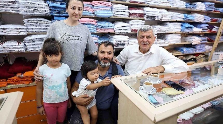Esnafla Bir Araya Gelen Karaosmanoğlu: &ldquo;sosyal Belediyecilik De &Ouml;nc&uuml;y&uuml;z&rdquo;