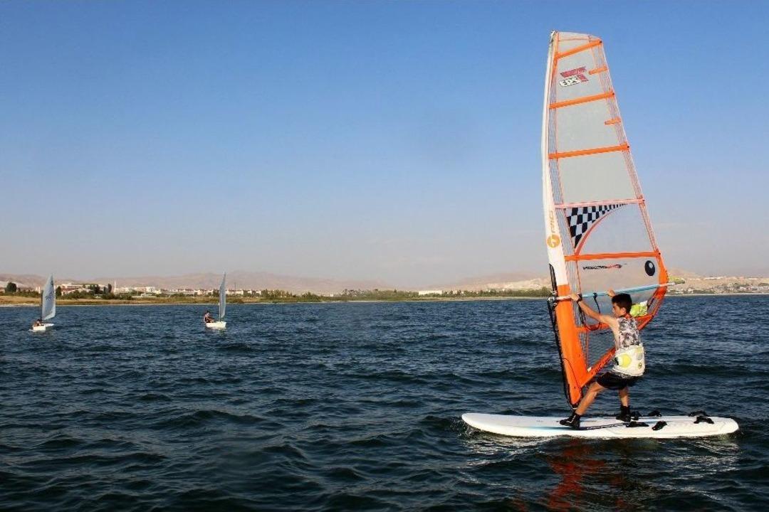 Vanlı Yelkenciler Yoğun Tempoyla Eğitimlerini S&uuml;rd&uuml;r&uuml;yor