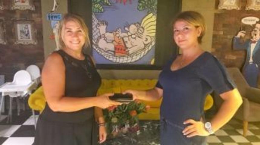 Dedektif Gibi İz S&uuml;rd&uuml;, Y&uuml;kl&uuml; Miktarda Parayı Sahibine Teslim Etti