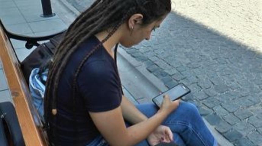 T&uuml;rkiye&rsquo;deki &Ccedil;ocukların Y&uuml;zde 59&rsquo;u Akıllı Telefon Sahibi