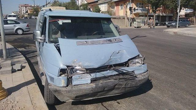 Sivas’ta Zincirleme Trafik Kazası: 5 Yaralı