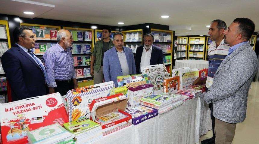 Genel Sekreter Yal&ccedil;ın, Kitap&ccedil;ı D&uuml;kkanını Hizmete A&ccedil;tı