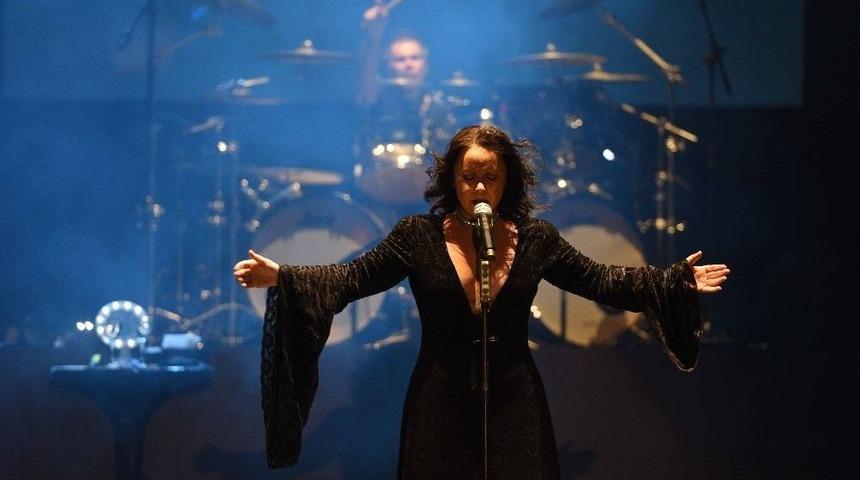 Şebnem Ferah Şarkılarıyla Coşturdu