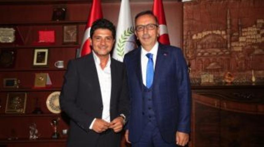 Sanat&ccedil;ı K&uuml;rşat, Belediye Başkanı Se&ccedil;en&rsquo;i Ziyaret Etti